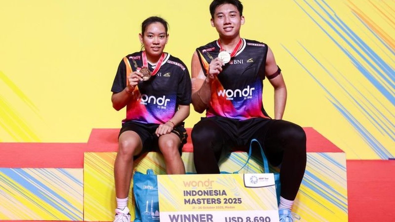Marwan Aisyah Juara Indonesia Masters 2025 di kandang sendiri setelah mengalahkan Jimmy Wong/Lai Pei Jing dalam laga sengit tiga gim. Simak perjuangan mereka!