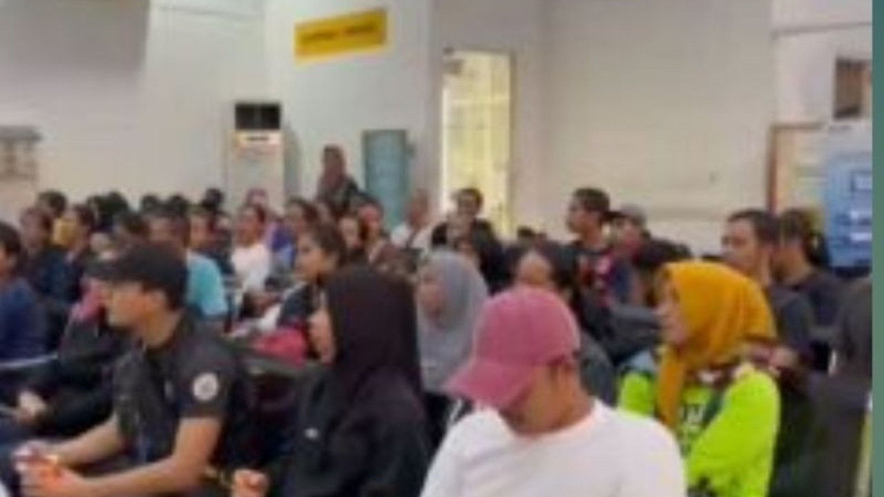 Sebanyak 90 **pekerja migran nonprosedural** dideportasi dari Malaysia dan tiba di Dumai, Riau. BP3MI Riau sigap menjemput dan memastikan perlindungan mereka. Apa langkah selanjutnya yang diambil pemerintah?