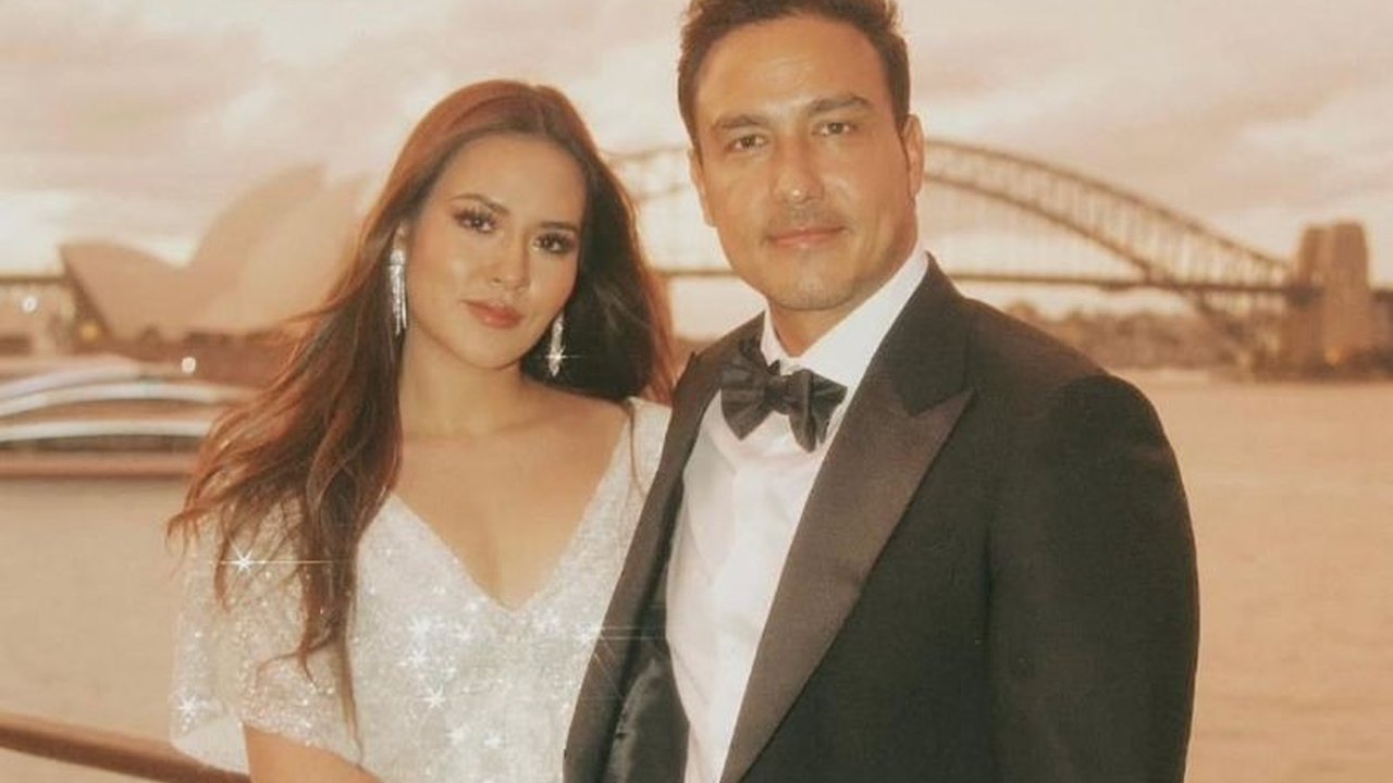 Pasangan selebritas Raisa dan Hamish Daud resmi umumkan perceraian setelah delapan tahun menikah. Keduanya meminta privasi dan berjanji tetap jadi co-parent terbaik untuk Zalina.