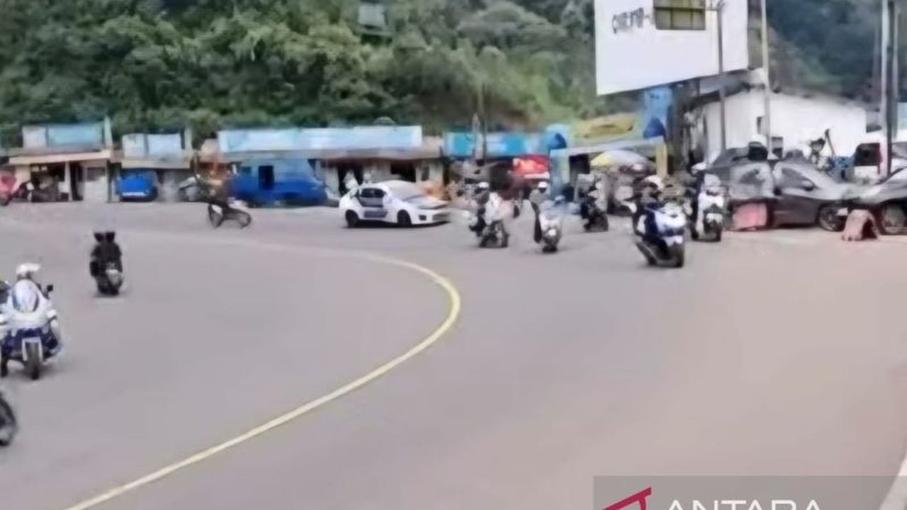 Polres Cianjur mempercepat penerapan sistem **satu arah Puncak Cianjur** menuju Bogor. Langkah ini diambil untuk mencegah antrean panjang saat libur akhir pekan. Bagaimana dampaknya?