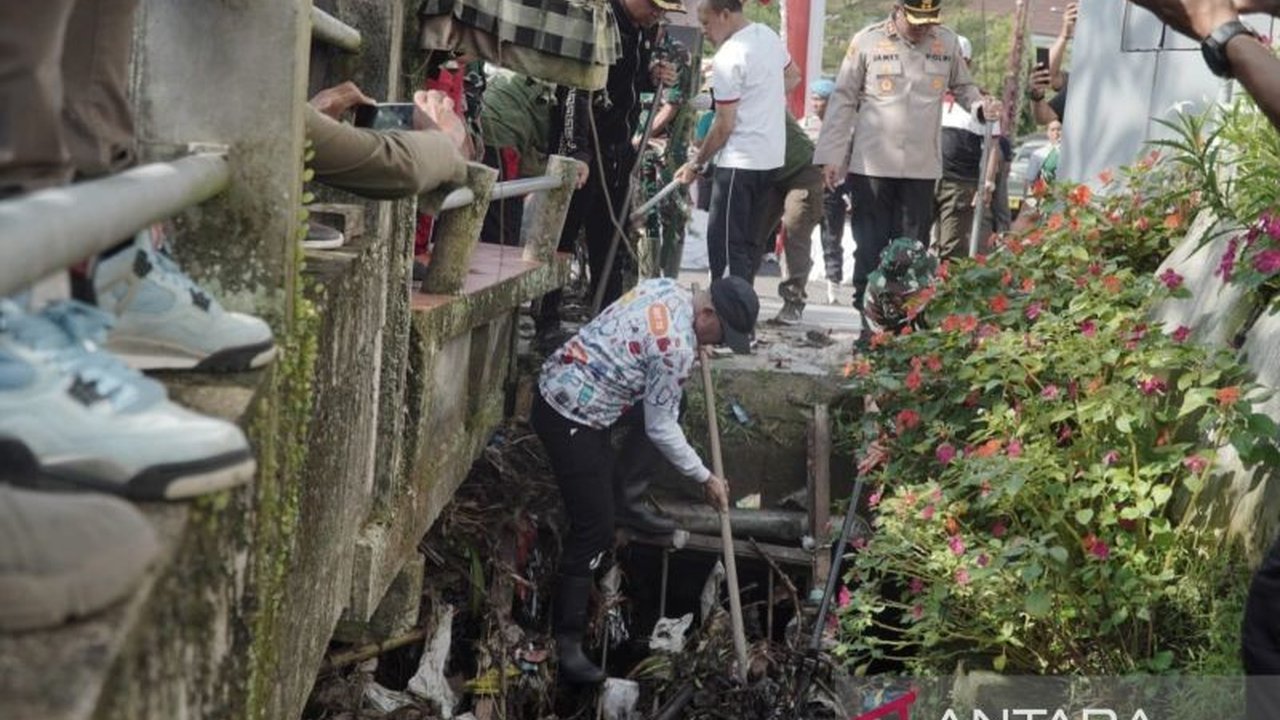 Ribuan ASN Bangli Bersihkan Saluran Air di 12 titik rawan banjir, upaya Pemkab Bangli cegah bencana dan ajak masyarakat jaga lingkungan. Apa dampak jangka panjangnya?
