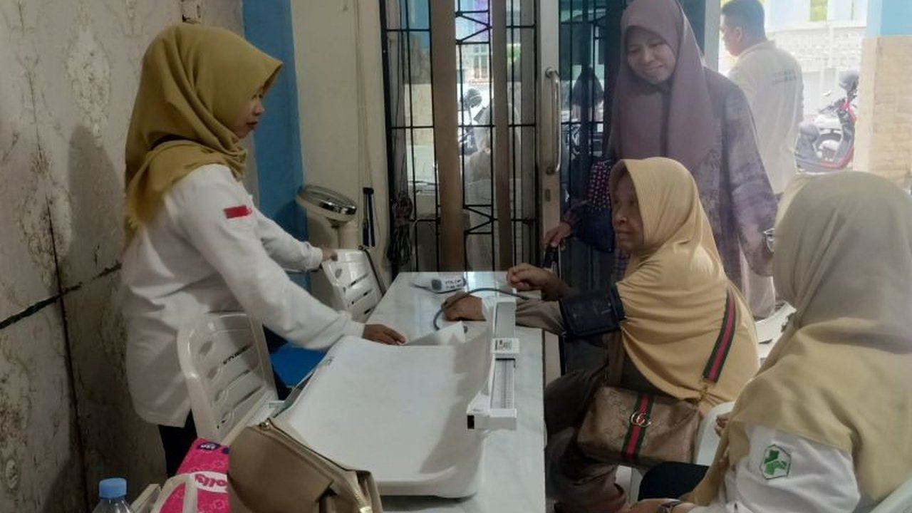 Sebanyak 165 calon haji asal Kabupaten Ogan Komering Ulu (OKU) telah rampung menjalani serangkaian pemeriksaan kesehatan wajib. Simak detail persiapan keberangkatan mereka ke Tanah Suci pada musim haji 2026, termasuk peran penting Pemeriksaan Kesehatan Ca