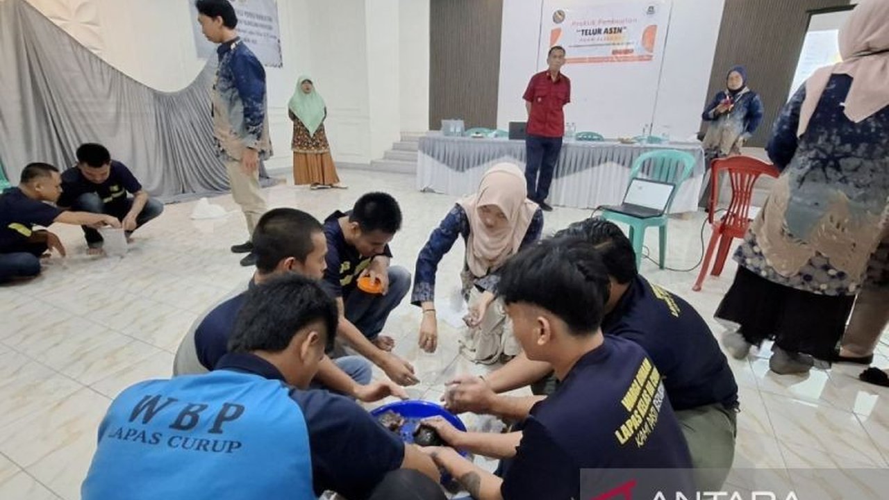 Sebanyak 55 Warga Binaan Pemasyarakatan (WBP) Lapas Kelas IIA Curup antusias mengikuti program Sekolah Kejar Paket Lapas Curup, mulai dari SD hingga SMA, demi bekal masa depan yang lebih baik.