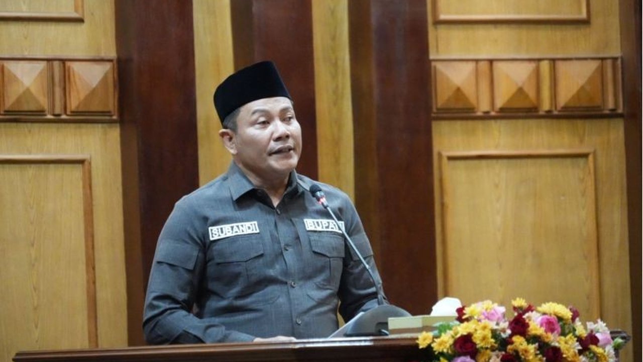 Pemerintah Kabupaten Sidoarjo serius wujudkan Payung Hukum Ponpes Sidoarjo, memastikan 192 pondok pesantren dan 15.000 santri mendapat dukungan penuh. Simak dampaknya bagi mereka!