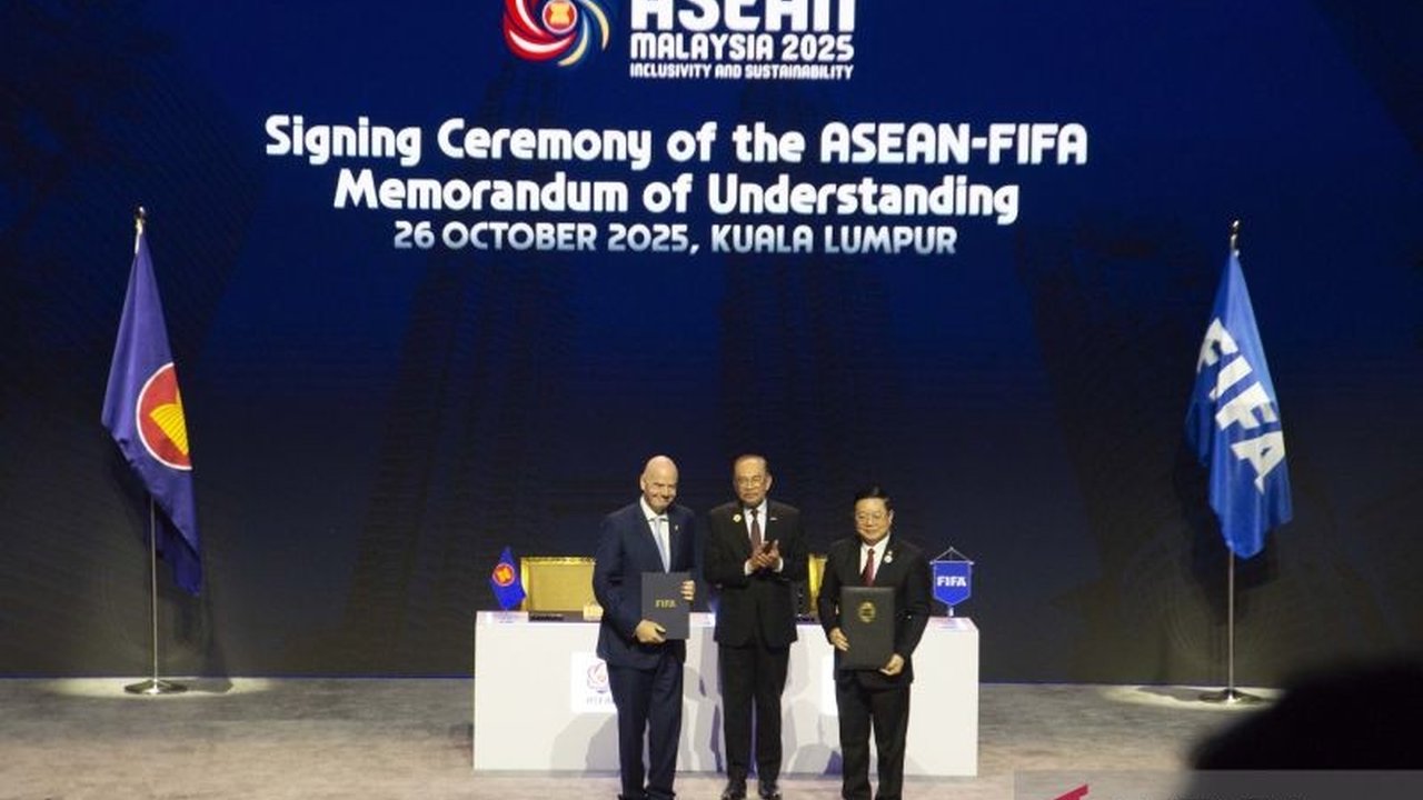 Presiden FIFA Gianni Infantino resmi meluncurkan FIFA ASEAN Cup pada KTT ASEAN ke-47 di Kuala Lumpur. Turnamen ini diharapkan menyatukan kawasan, namun format dan nasib Piala AFF masih jadi pertanyaan menarik yang patut dinantikan.