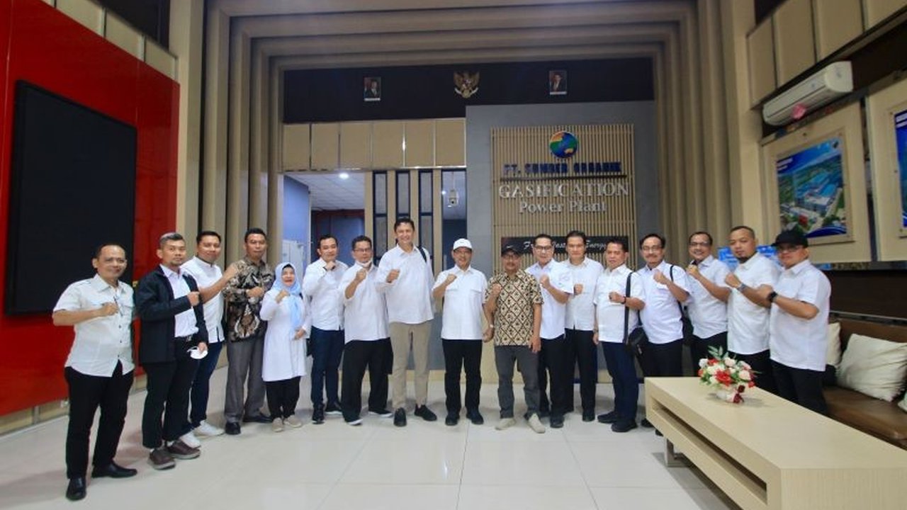 Pemkab Serang menjadikan TPA Benowo sebagai percontohan PSEL Serang, berencana membangun fasilitas serupa untuk mengubah 1.000 ton sampah harian menjadi energi listrik dan mengatasi masalah sampah.