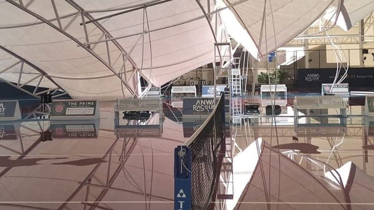 Pemilik Anwa Racquet Club di Meruya memberikan klarifikasi terkait insiden atap lapangan padel ambruk, menepis dugaan kelalaian dan menyebutnya murni musibah akibat cuaca ekstrem.
