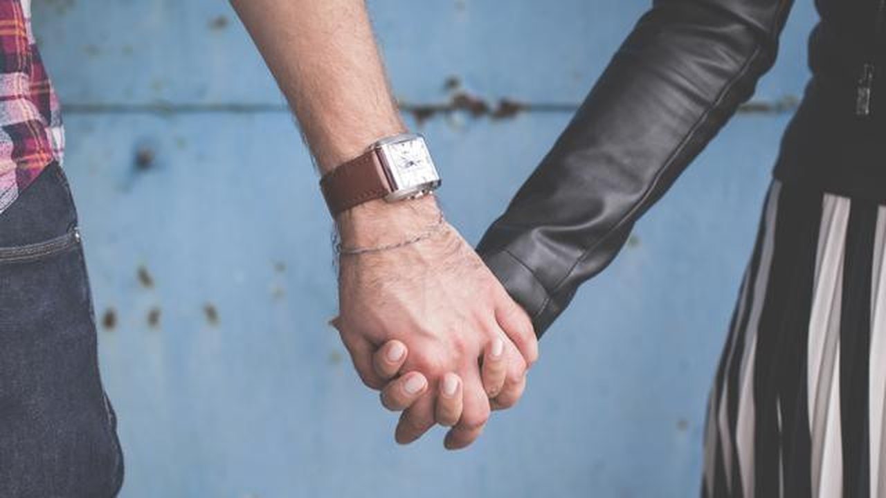 Ilustrasi pasangan, suami istri. (Photo by freestocks on Unsplash)