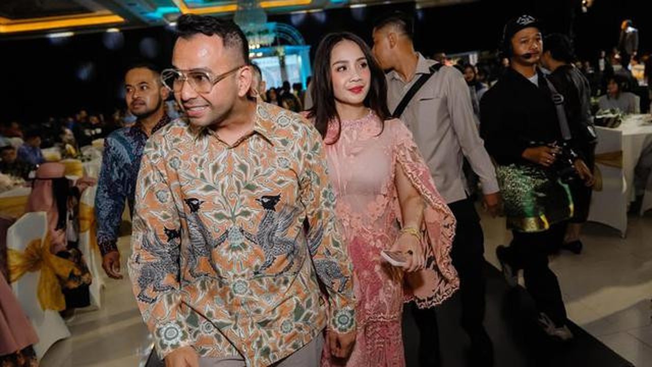 Nagita Slavina dan Raffi Ahmad kondangan. [IG: @raffinagita1717]