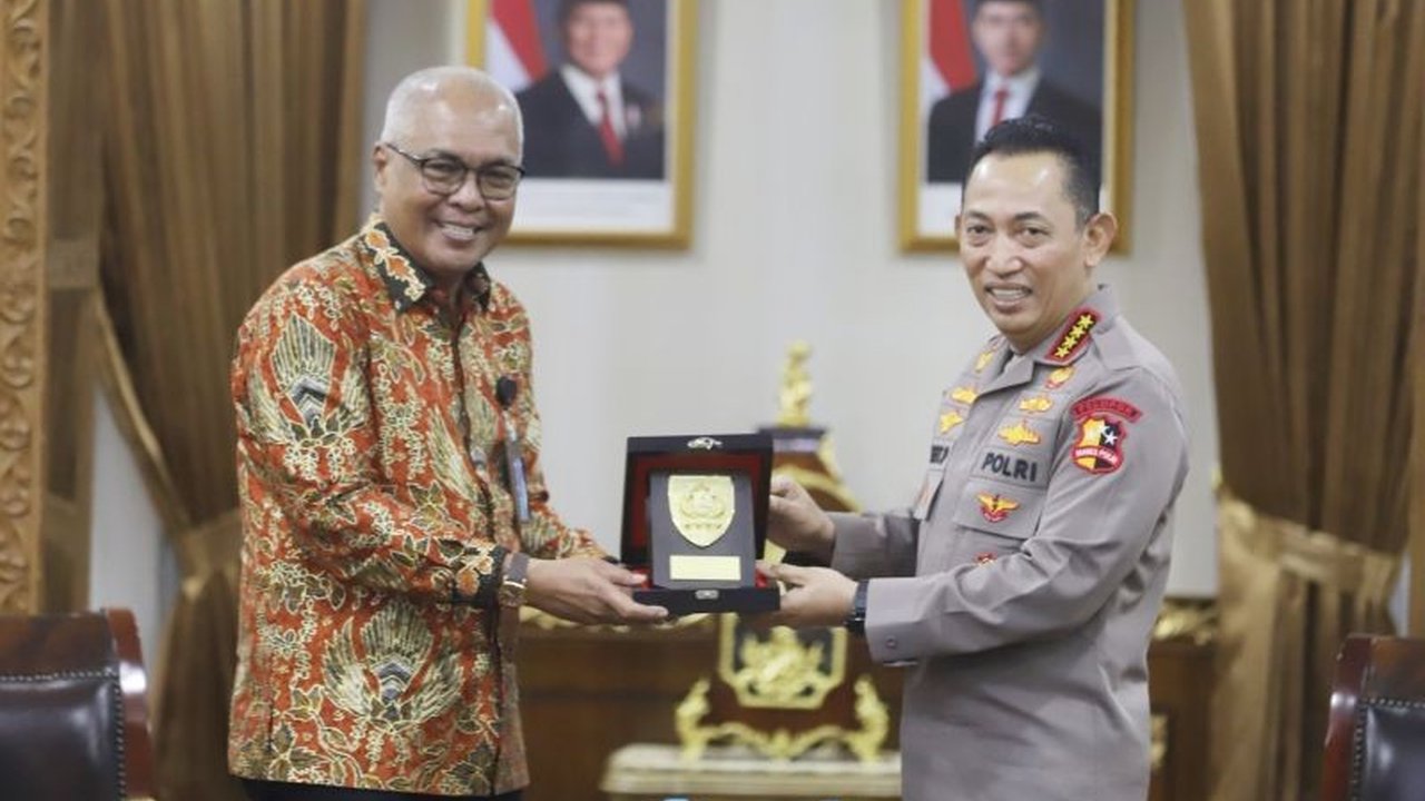Kapolri Jenderal Listyo Sigit Prabowo menegaskan bahwa pers merupakan **Kapolri Pers Mitra Strategis** dalam menjaga keamanan dan ketertiban masyarakat, memperkuat sinergi di usia yang sama.