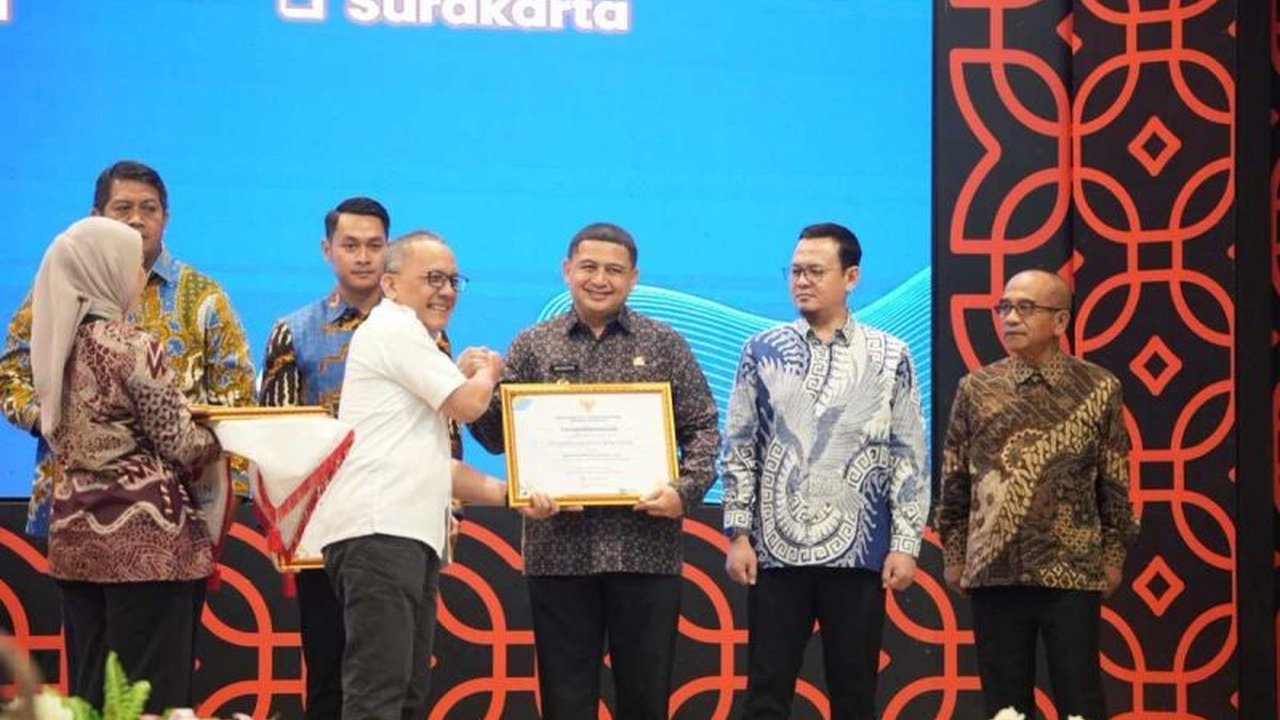 Pemerintah Kota Makassar meraih penghargaan Top Nasional dari BRIN atas optimalisasi riset. Ini bukti Makassar berhasil memanfaatkan kajian kebijakan, menjadi salah satu yang terbaik!