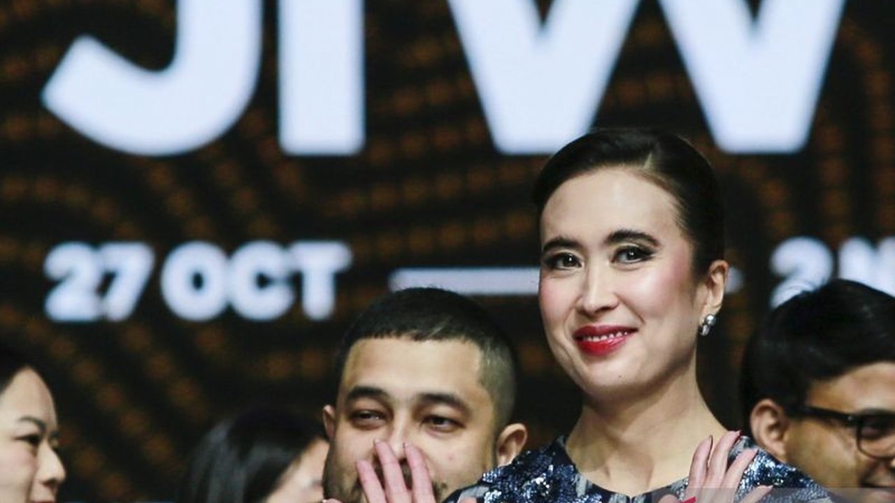 Menteri Pariwisata Widiyanti Putri Wardhana menegaskan Keberlanjutan Fesyen Indonesia adalah masa depan. Simak bagaimana praktik ramah lingkungan dan budaya lokal jadi sorotan utama!