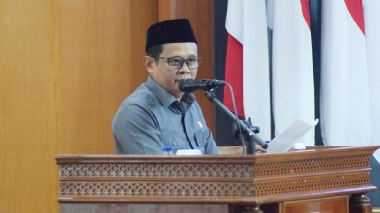 DPRD Kuningan mengajukan dua Raperda inisiatif untuk memperkuat perlindungan produk unggulan daerah dan pelestarian cagar budaya. Simak detail komitmen legislatif ini dalam menjaga potensi lokal!
