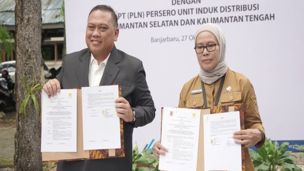 PT PLN UID Kalselteng dan Dinas Kehutanan Kalsel bersinergi dalam Pembangunan Jaringan Listrik Desa, memastikan akses energi merata sekaligus menjaga kelestarian lingkungan. Penasaran bagaimana kolaborasi ini akan mengubah wajah pedesaan?