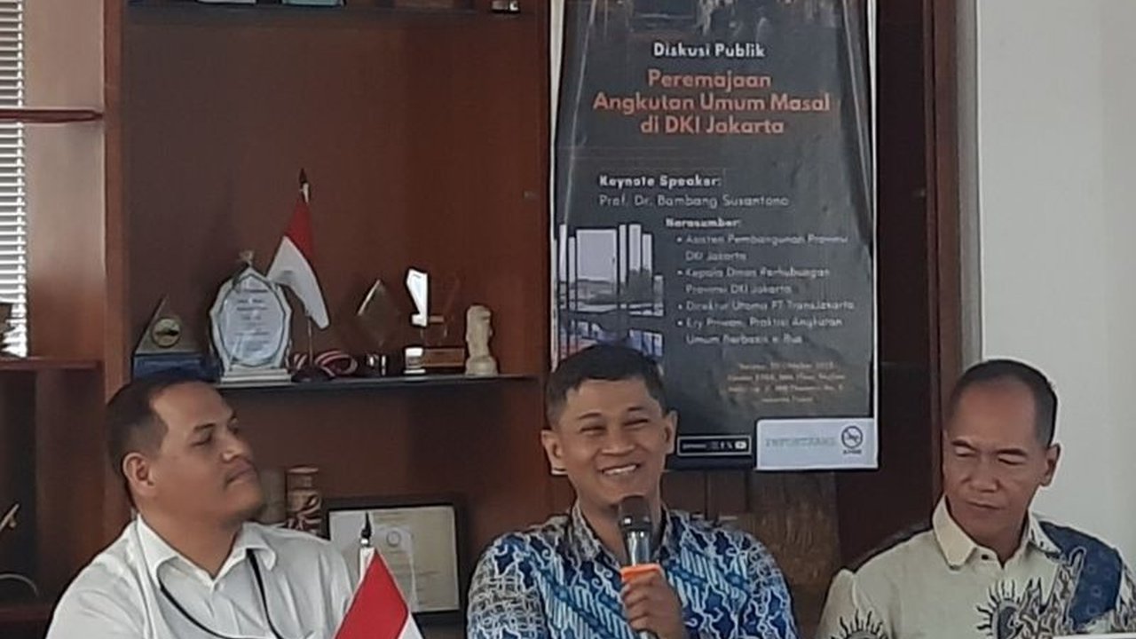 Transjakarta tengah mengkaji **perluasan Halte Cawang Sentral** di Jakarta Timur menyusul kepadatan penumpang yang luar biasa, terutama saat jam sibuk, meski baru direvitalisasi.