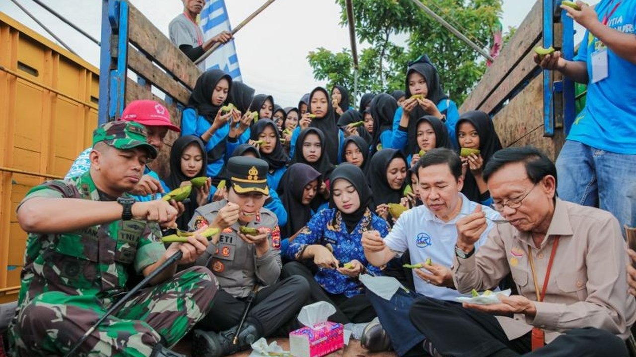 Wagub Lampung, Jihan Nurlela, mendorong promosi Alpukat Siger sebagai komoditas unggulan daerah melalui pemecahan rekor MURI makan 2.000 alpukat. Simak bagaimana potensi ekspor Alpukat Siger ini!