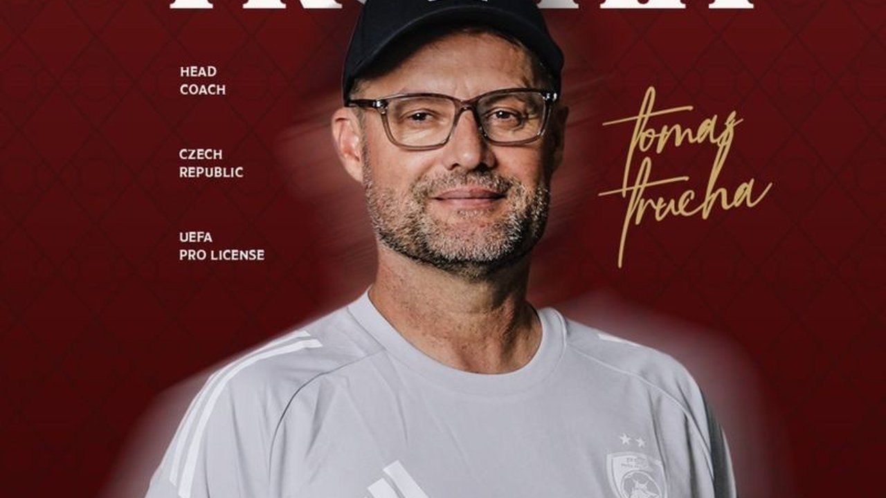PSM Makassar akhirnya mengumumkan Tomas Trucha sebagai pelatih baru mereka. Siapkah pelatih asal Republik Ceko ini membawa Pasukan Ramang bangkit dari keterpurukan di Super League?
