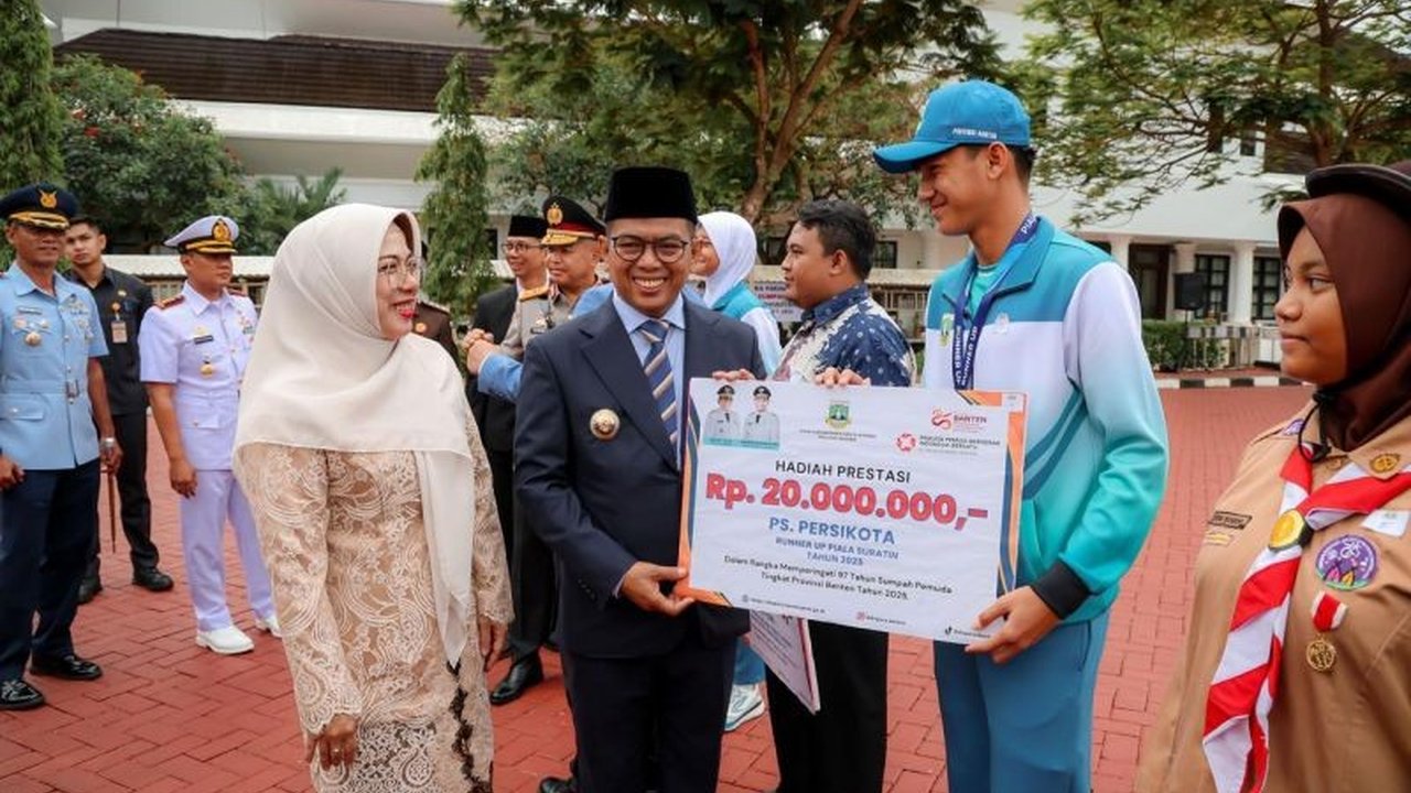 Gubernur Andra Soni menyerukan Generasi Muda Banten untuk menjadi penentu sejarah bangsa dengan ilmu dan inovasi, bukan lagi bambu runcing. Siapkah mereka menjawab tantangan zaman?