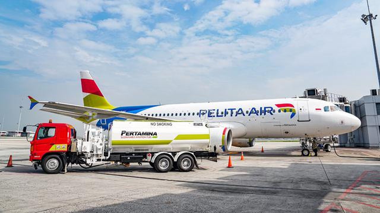 Penerbangan perdana Pelita Air menggunakan Pertamina Sustainable Aviation Fuel (SAF) berbahan baku minyak jelantah (Used Cooking Oil/UCO) berlangsung pada pada Rabu 20 Agustus 2025 dari Termi