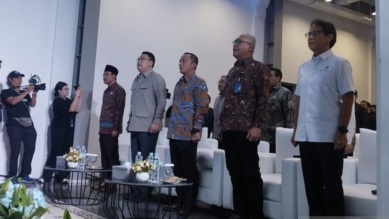 Pejabat tinggi negara ramaikan Pameran Foto Setahun Prabowo-Gibran 'Haluan Merah Putih' oleh ANTARA, merekam perjalanan satu tahun pemerintahan. Apa saja yang disorot?