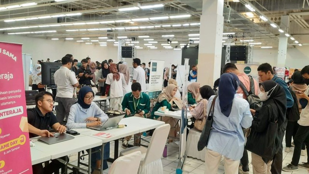 Minat Pekerja Migran Indonesia (PMI) dari Kabupaten Tangerang untuk bekerja di luar negeri masih tinggi, didorong oleh upah menggiurkan dan skema G to G. Apa saja negara tujuan favorit mereka?