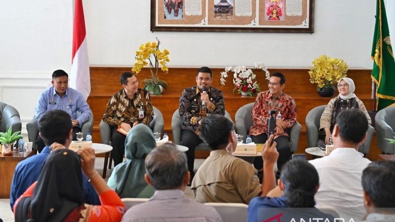 Gubernur Sumut Bobby Nasution memberikan Bantuan Rumah Wartawan berupa subsidi uang muka untuk 100 unit rumah, wujud kepedulian terhadap insan pers. Simak detailnya!
