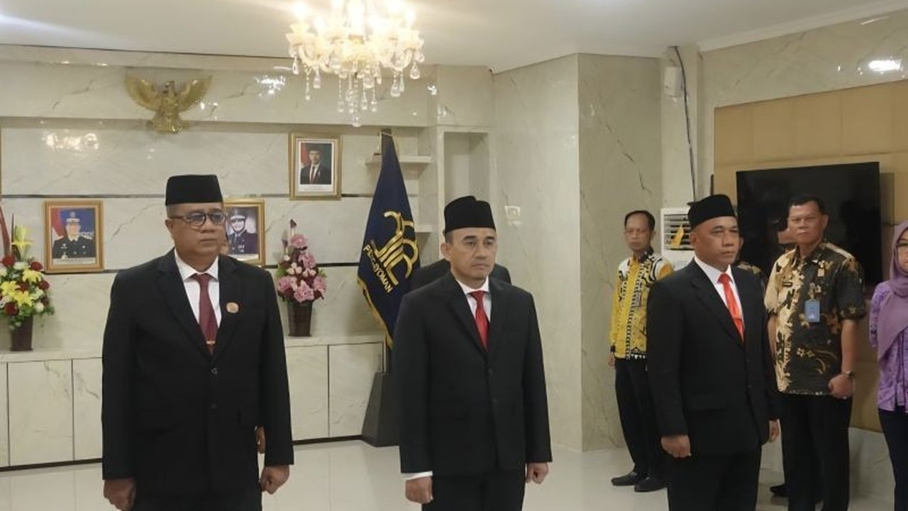 Direktur Jenderal Administrasi Hukum Umum Kemenkumham RI menegaskan pentingnya Profesi Notaris dalam sistem hukum. Pelantikan MKNW Lampung jadi sorotan, bagaimana perannya?