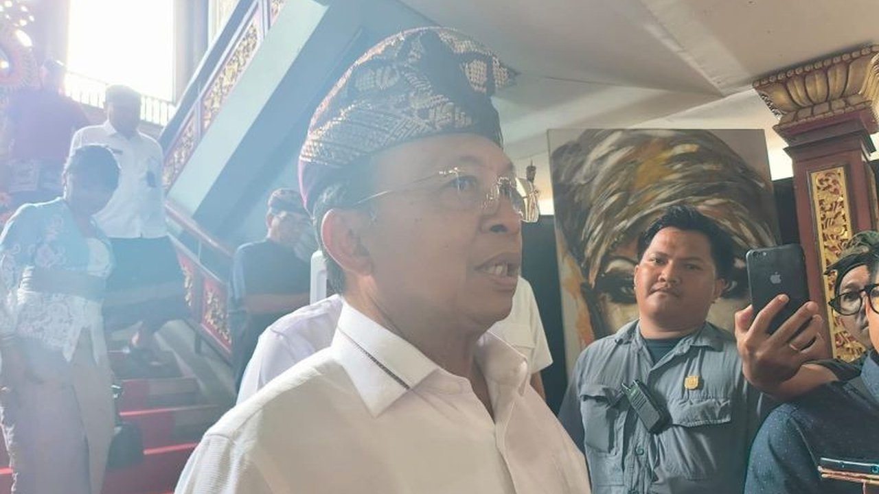 Gubernur Bali Wayan Koster mengutus Pansus TRAP DPRD Bali untuk menyelidiki dugaan pelanggaran izin pembangunan Lift Kaca Pantai Kelingking di Nusa Penida, memicu pertanyaan tentang legalitas proyek.