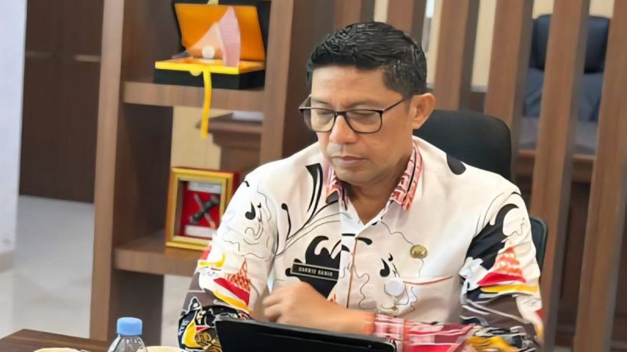 Pemerintah Provinsi Sulawesi Barat serius dorong keterlibatan UMK dan koperasi dalam pengadaan barang dan jasa, wujudkan sistem transparan dan efisien. Simak dampaknya!