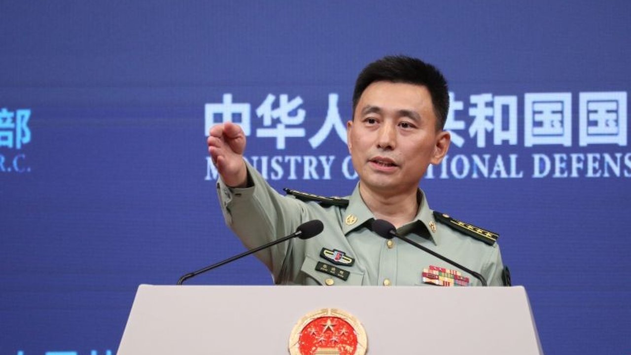 Kementerian Pertahanan China bersikap hati-hati soal ekspor Pesawat Jet J-10 Chengdu, sementara rencana pembelian oleh Indonesia masih dikaji dan anggaran belum pasti. Akankah jet tempur ini segera terbang di langit Jakarta?