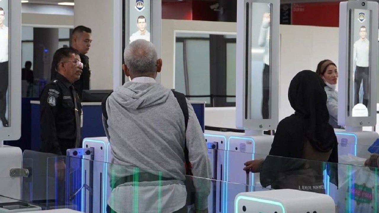 Kabar gembira bagi WNA! Pemegang ITAS dan ITAP kini dapat menikmati kemudahan fasilitas autogate di Bandara Kualanamu, mempercepat proses imigrasi dan efisiensi. Simak selengkapnya!