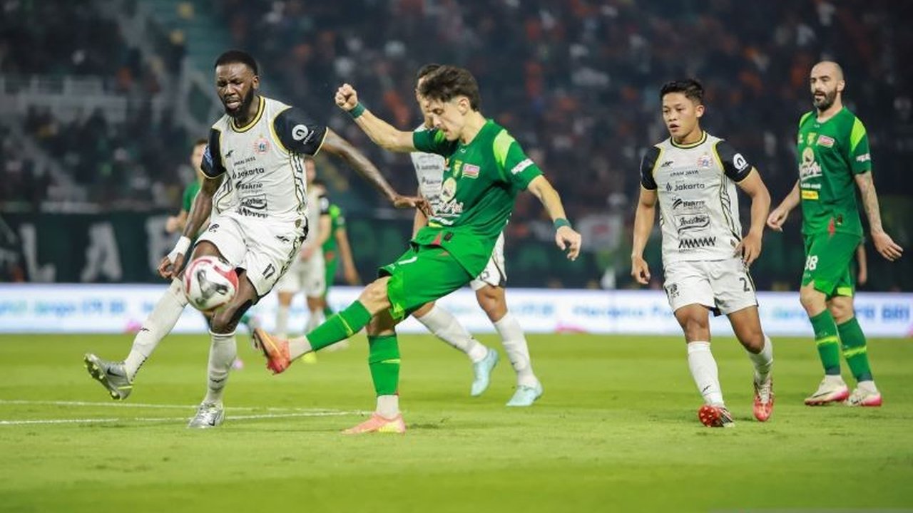 Pelatih Persebaya Eduardo Perez menyoroti 'detail kecil' sebagai penyebab kekalahan timnya dari Persija Jakarta, bukan performa, memicu pertanyaan tentang strategi selanjutnya.