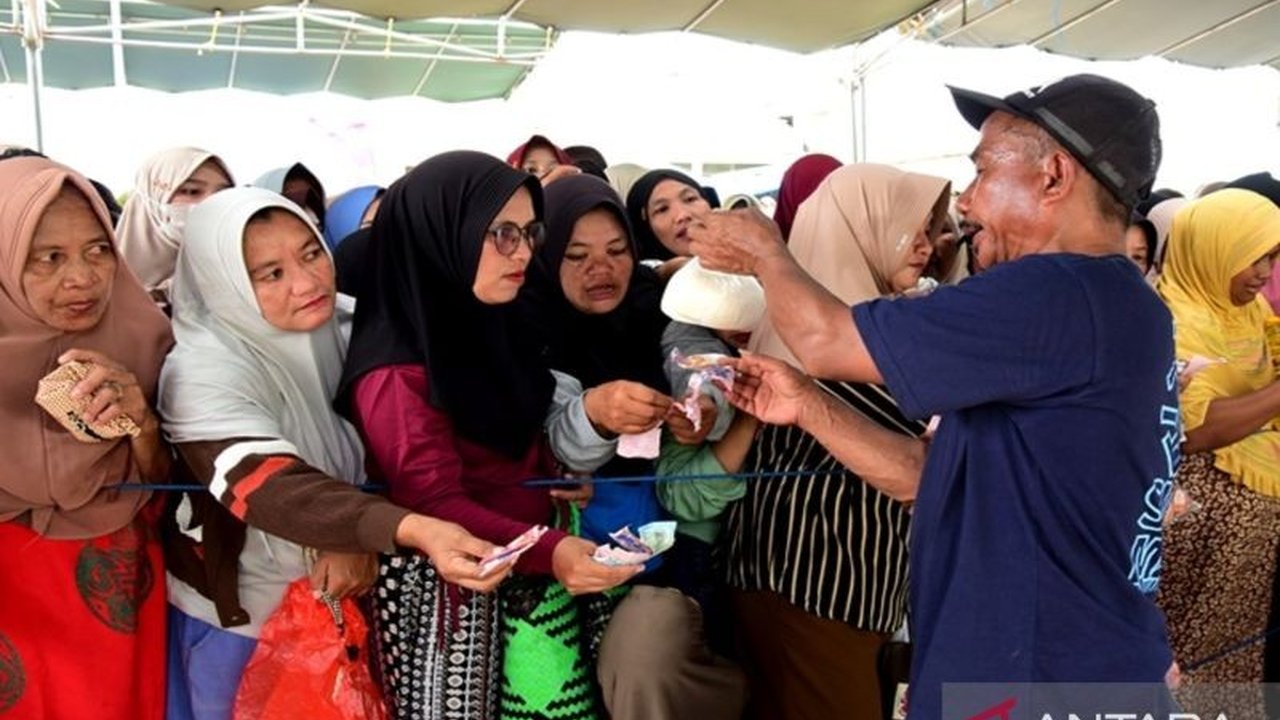 Pemerintah Provinsi Gorontalo konsisten menggelar Pasar Murah Gorontalo bersubsidi di berbagai wilayah, membantu ribuan warga berhemat signifikan di tengah efisiensi anggaran.