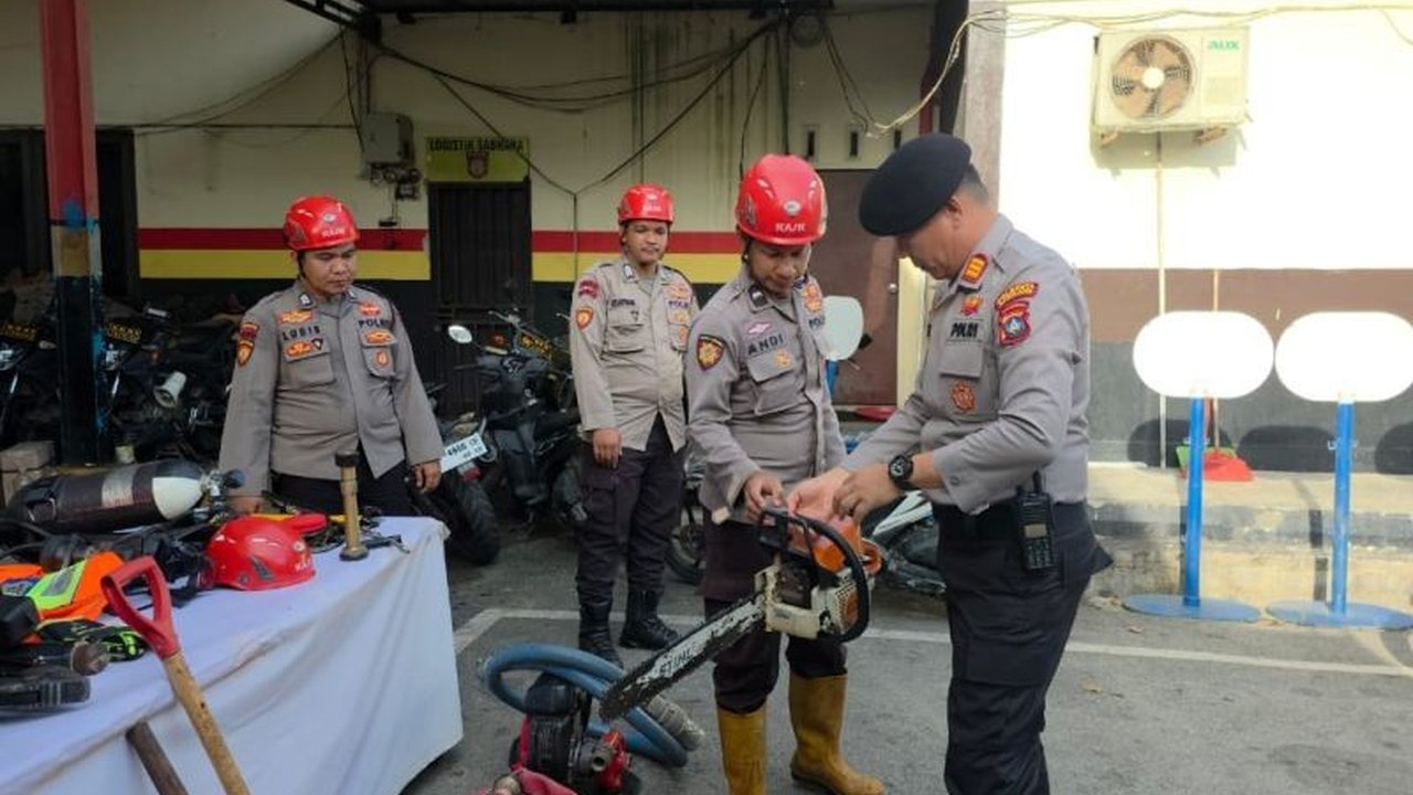 Polresta Barelang memastikan kesiapan SAR mereka menghadapi potensi bencana alam di musim penghujan. Pengecekan menyeluruh dilakukan pada personel dan puluhan alat khusus.