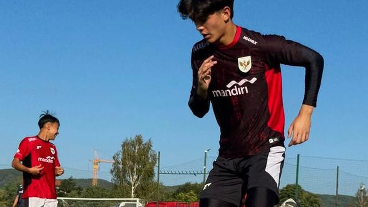 Aksi Mike Rajasa Hoppenbrouwers bersama Timnas Indonesia U-17 (Instagram/mh.rajasa)