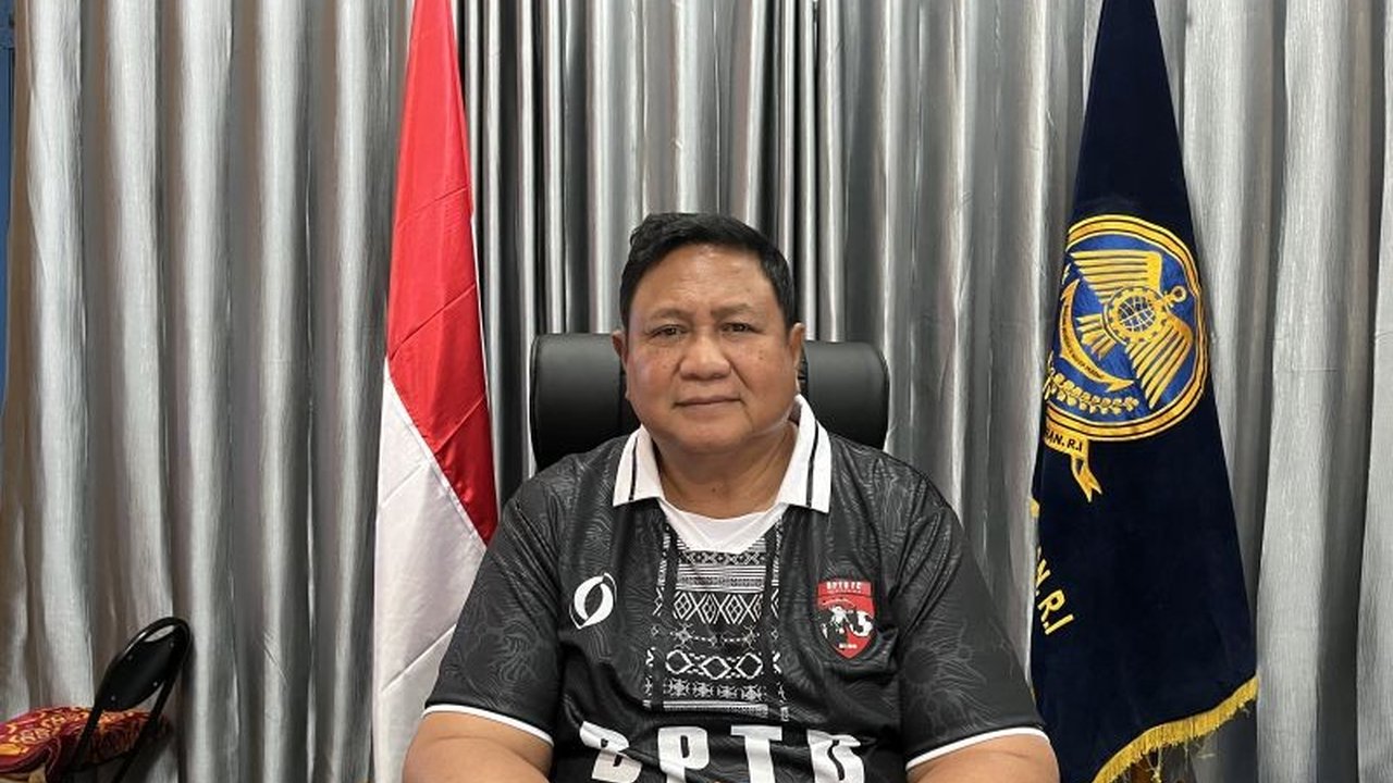 Balai Pengelola Transportasi Darat Maluku telah menyiapkan 12 unit Bus Damri Maluku yang lolos ramp check untuk libur Natal 2025 dan Tahun Baru 2026. Penasaran rute mana saja yang dilayani?