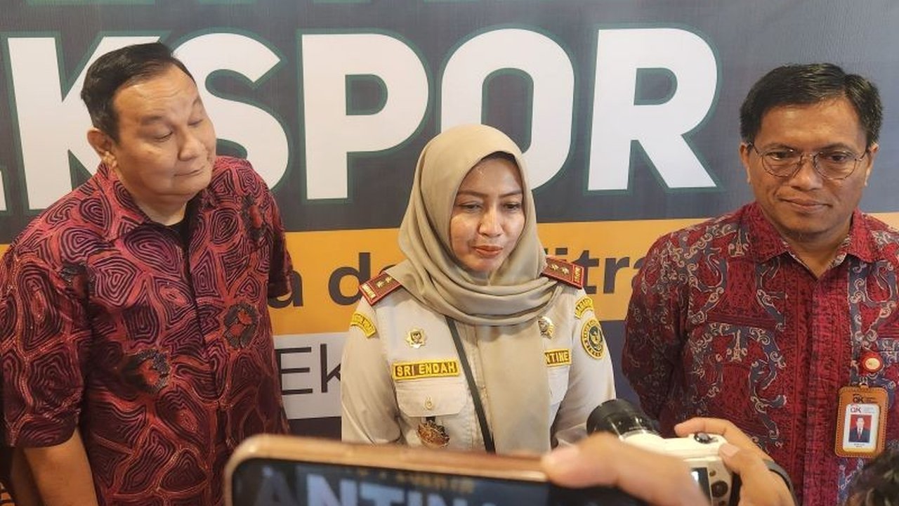 Balai Karantina Hewan, Ikan, dan Tumbuhan (BKHIT) Sumatera Selatan memfasilitasi ekspor telur ayam Sumsel dari UMKM ke Singapura. Proses ketat menjamin kualitas dan keamanan produk ekspor yang tinggi.