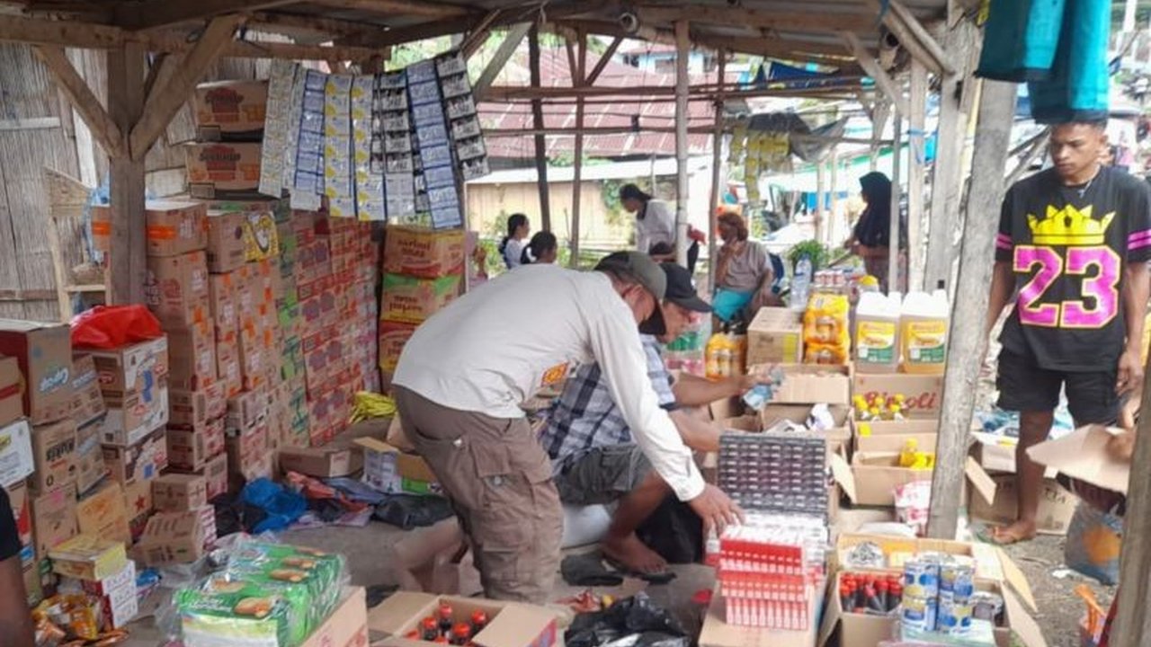 Satgas Pemberantasan Rokok Ilegal Manggarai Barat berhasil mengamankan 32.600 batang rokok ilegal dari berbagai merek selama bulan Oktober. Penasaran di mana saja operasi ini dilakukan dan apa tujuannya?