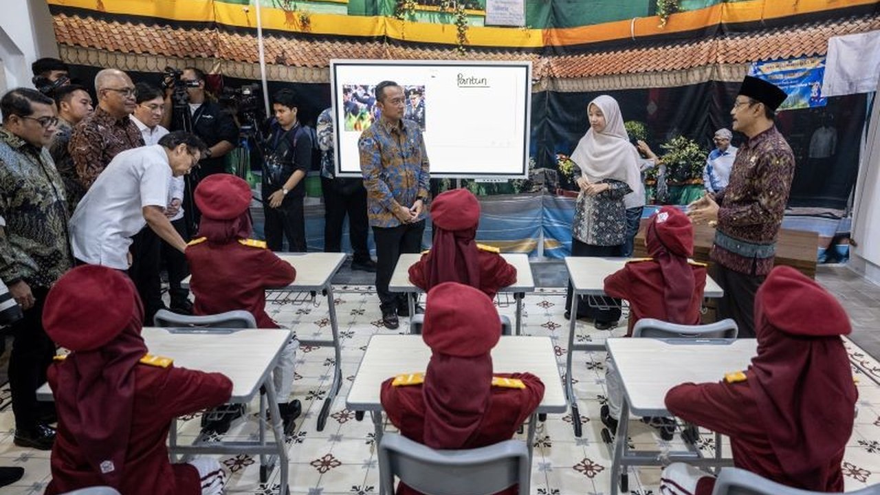 Pameran 'Haluan Merah Putih' di Antara Heritage Center menyoroti program Sekolah Rakyat, inisiatif pemerintah yang telah mengubah hidup belasan ribu siswa kurang mampu. Simak dampak nyatanya!