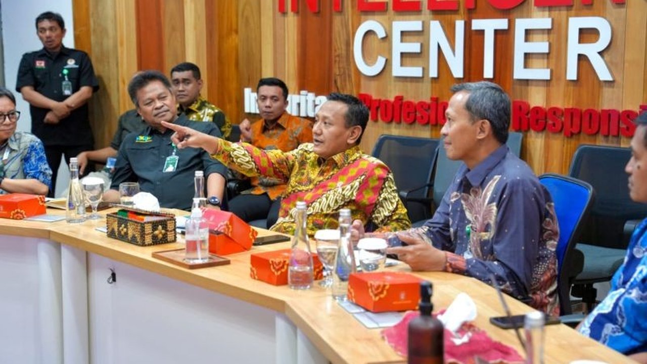 Wakil Menteri Kehutanan (Wamenhut) Rohmat Marzuki mendesak penyusunan strategi Karhutla 2027 untuk menghadapi potensi El Nino. Persiapan ini krusial demi mencegah bencana kebakaran hutan.
