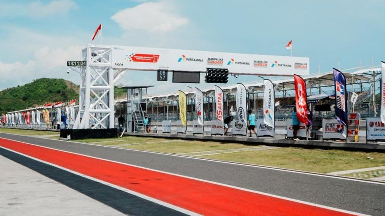 Sebanyak 131 pembalap akan saling beradu kecepatan di final Mandalika Racing Series 2025, putaran penentu juara umum dan nasional di Sirkuit Mandalika, menjanjikan tontonan seru.