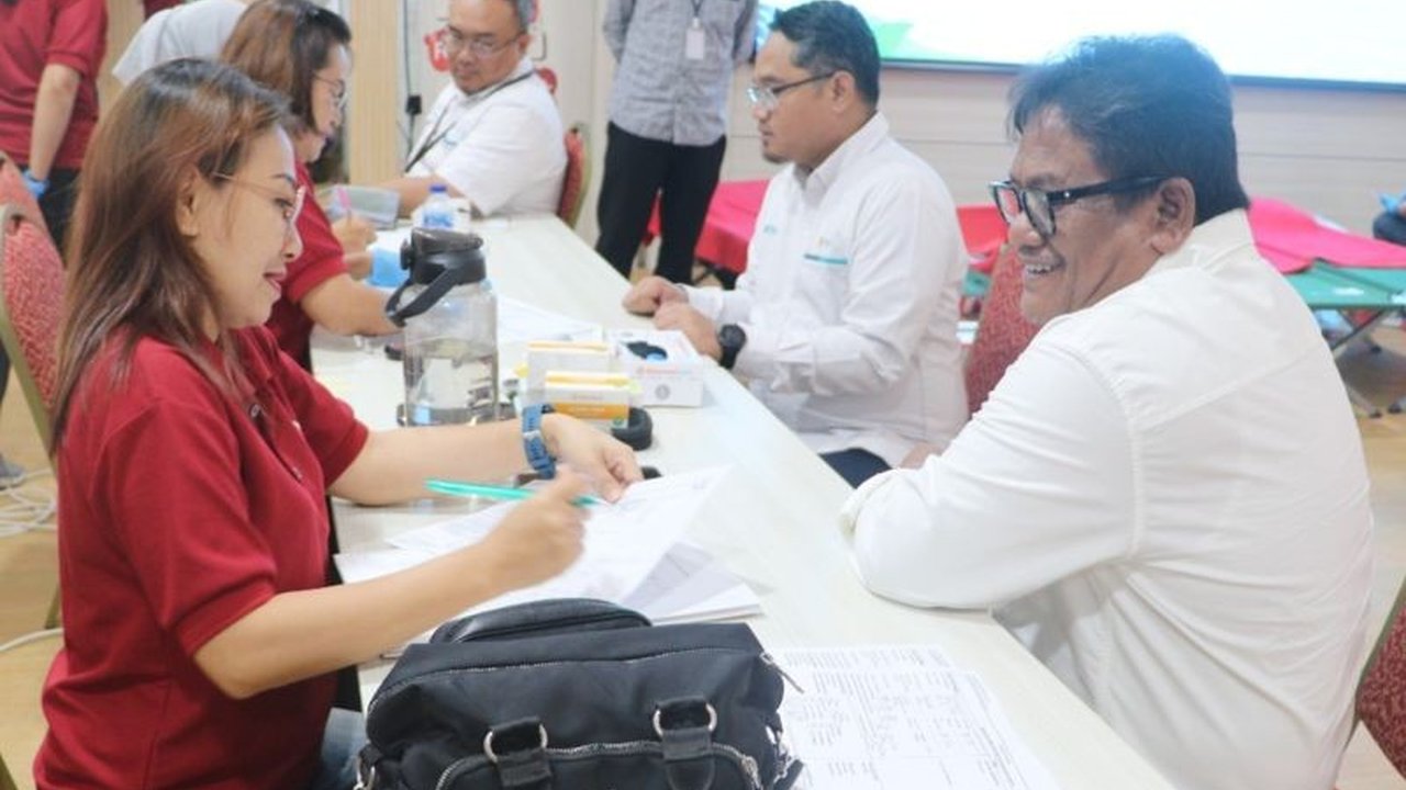 PLN Donor Darah di Sulawesi Utara berhasil mengumpulkan 31 kantong darah, menunjukkan komitmen perusahaan terhadap kepedulian sosial di luar layanan kelistrikan. Simak selengkapnya!