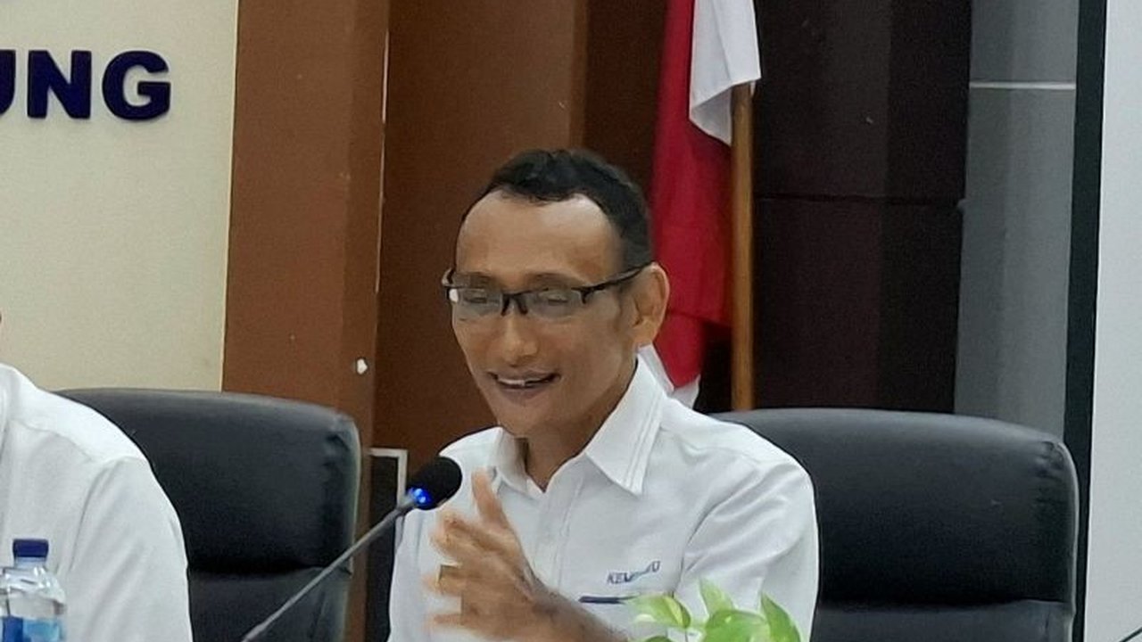 Kinerja APBN Lampung Triwulan III 2025 menunjukkan pertumbuhan positif, didorong lonjakan bea keluar dan efisiensi belanja. Simak detailnya mengapa defisit anggaran menyempit!