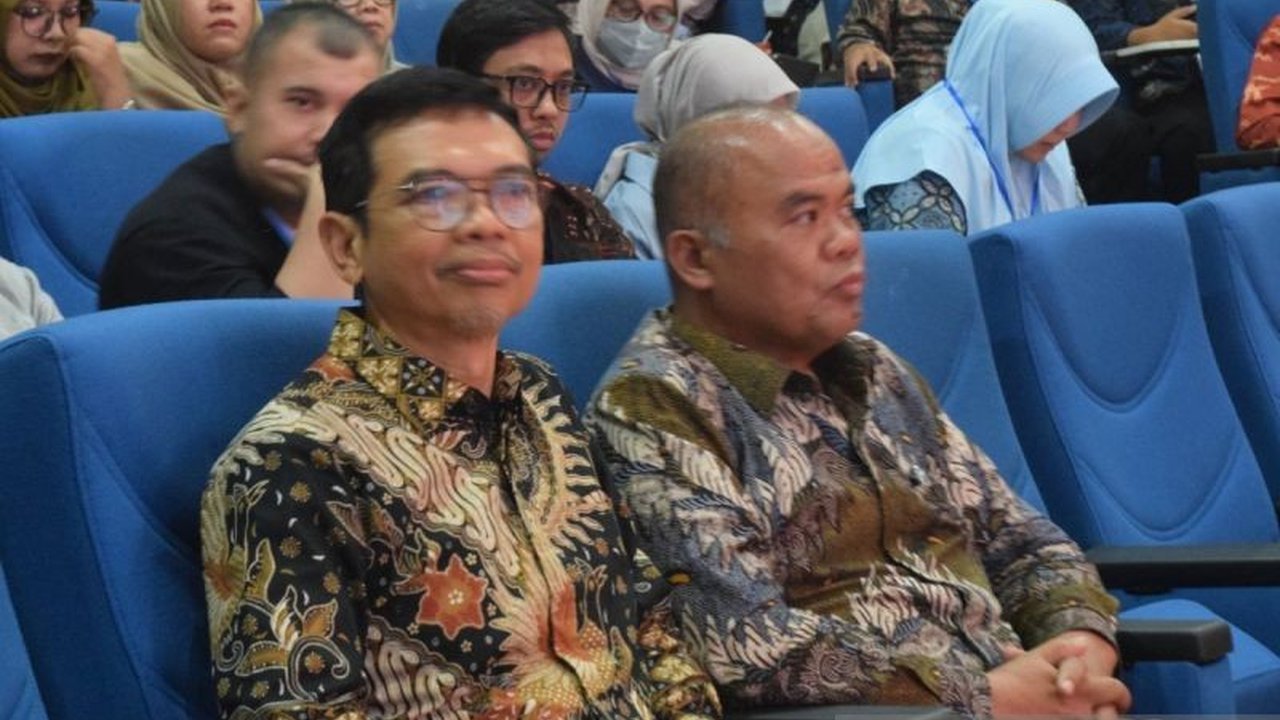 BKSTI menargetkan 30% program studi teknik industri di Indonesia meraih akreditasi unggul. Simak upaya penyamaan standar mutu pendidikan dan tantangan yang dihadapi dalam Akreditasi Prodi Teknik Industri!