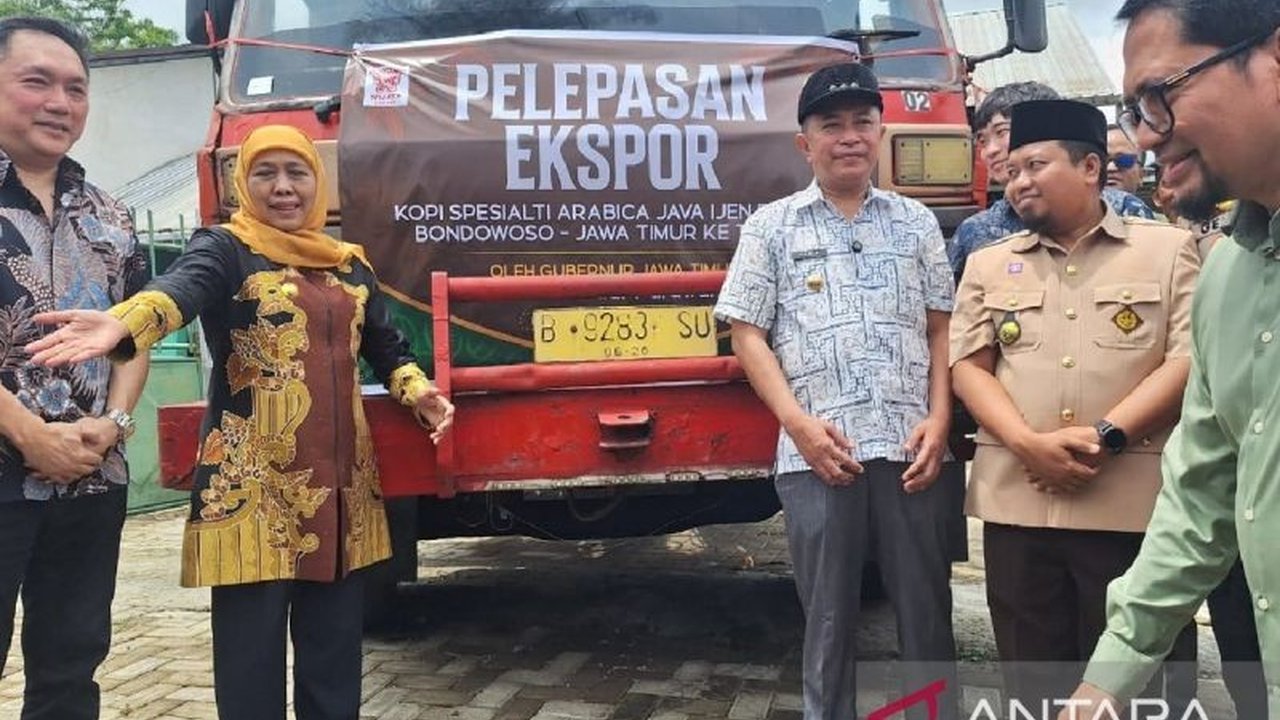 Gubernur Khofifah melepas ekspor kopi Bondowoso jenis arabika spesial Java Ijen Raung sebanyak 10 ton ke Taiwan, membuktikan kualitas tinggi produk lokal yang menjanjikan kesejahteraan petani.