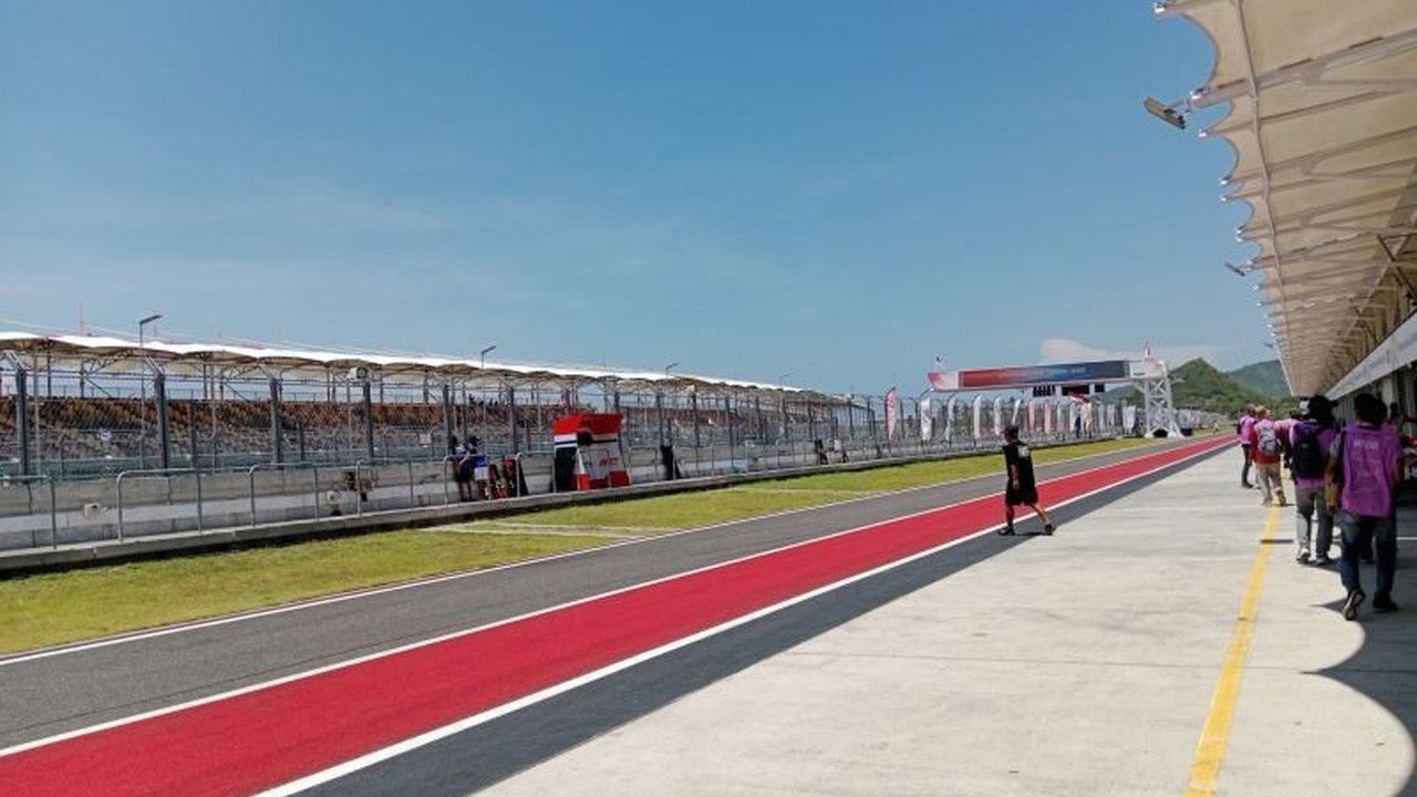 Kecelakaan Pembalap Mandalika Racing Series Round 5 menimpa Moh Murrobil Vitoni di Sirkuit Mandalika, membuatnya harus dirawat intensif. Bagaimana kondisinya?