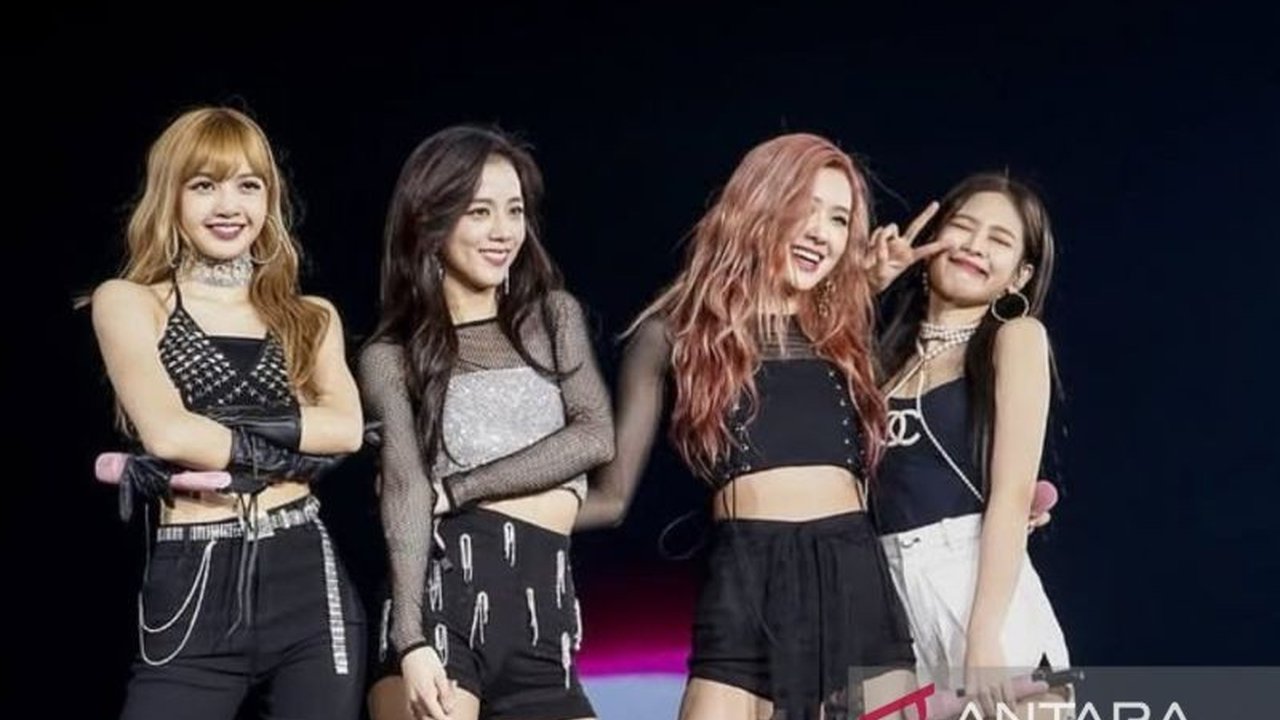 Konser BLACKPINK GBK di Jakarta sukses memukau ribuan penggemar, bahkan setelah diguyur hujan deras, dengan penampilan energik dan visual spektakuler yang bikin penasaran.