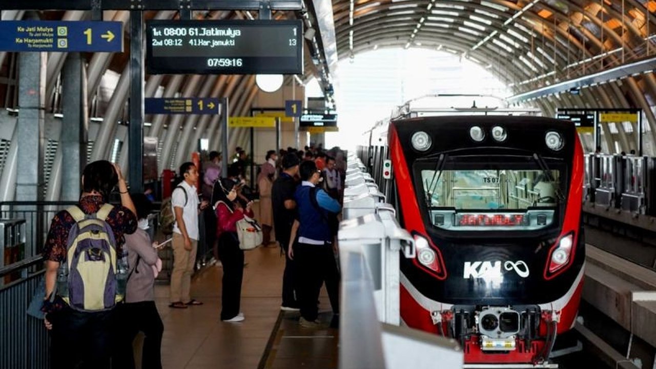 KAI Group menegaskan Penanganan Darurat KAI di seluruh moda layanan telah sesuai standar internasional, mengutamakan keselamatan dan inklusivitas. Penasaran bagaimana KAI menjamin keamanan Anda?