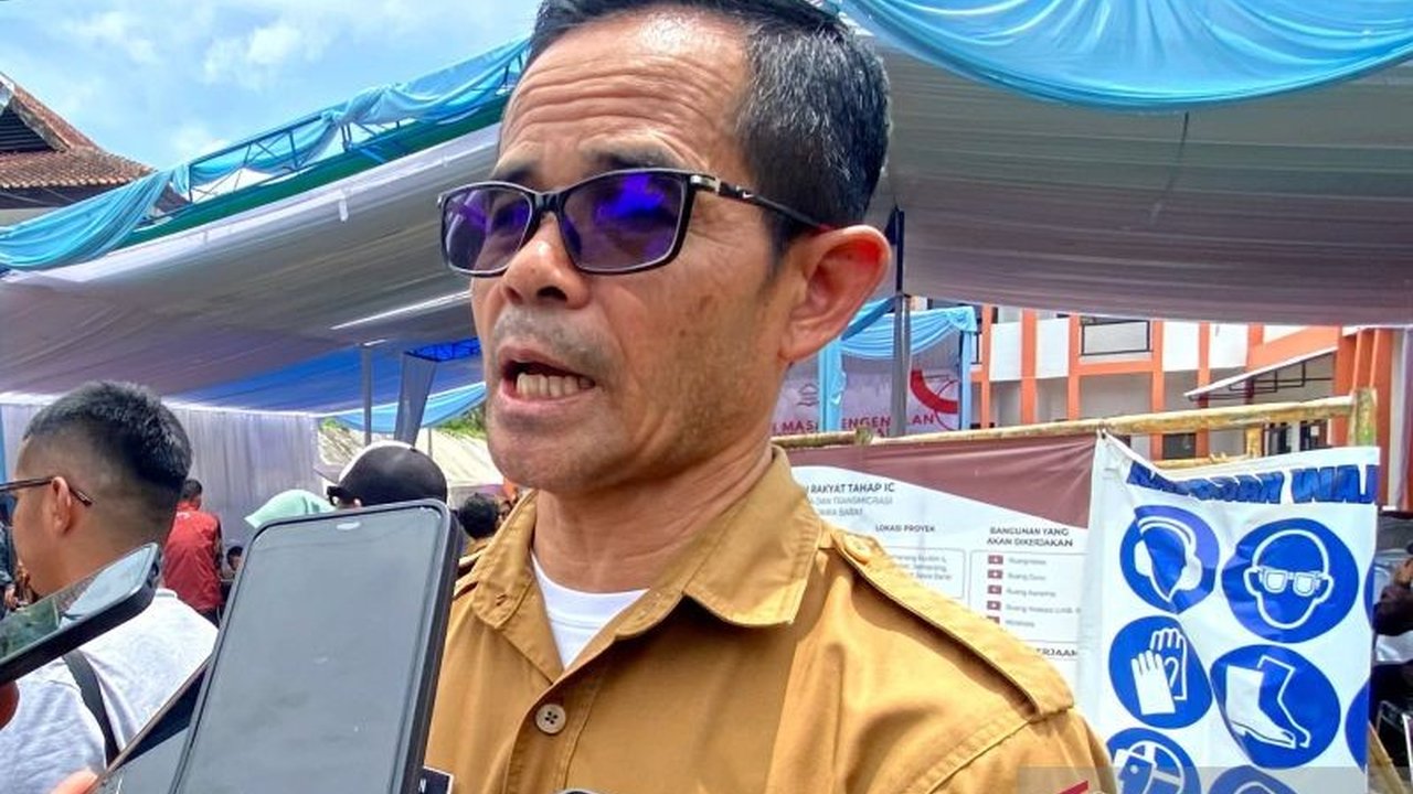 Dinas Ketenagakerjaan dan Transmigrasi (Disnakertrans) Garut tengah berupaya keras memulangkan dua Pekerja Migran Indonesia (PMI) ilegal asal Garut yang terdampar di Kamboja. Bagaimana nasib para PMI ilegal ini?