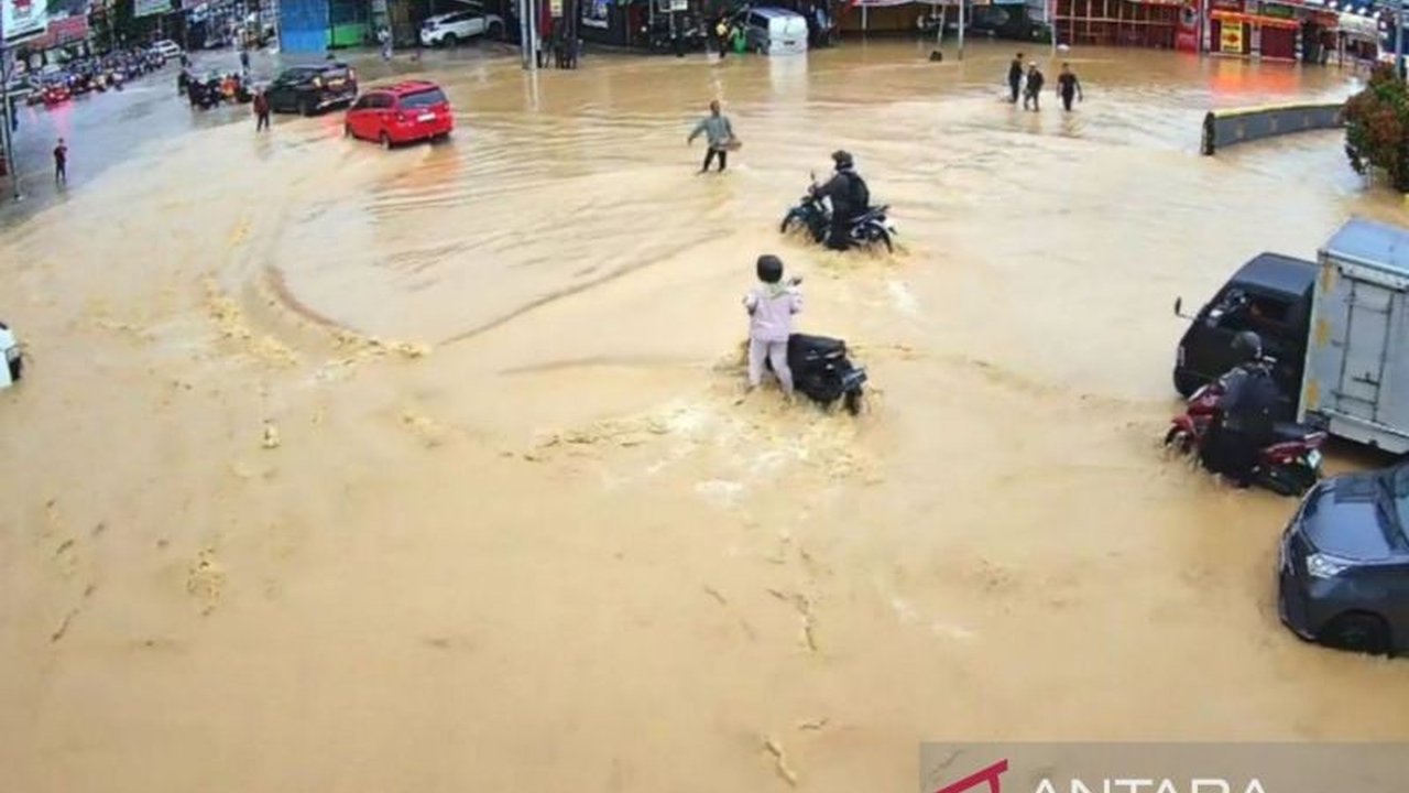 Pakar Universitas Mulawarman memaparkan solusi teknis dan non-teknis untuk mengatasi masalah Banjir Samarinda yang kompleks, melibatkan topografi unik dan sinkronisasi program pemerintah.